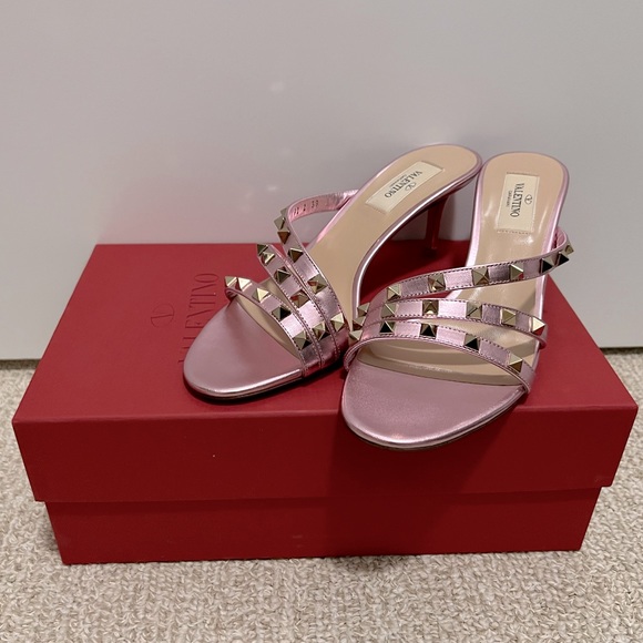 Valentino Garavani Rockstud Metallic Pink Leather Mule Slide Sandals - Picture 5 of 9
